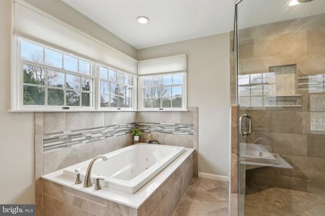 15 HILLTOP DR, Mount Laurel, NJ 08054