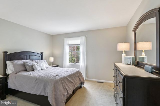 15 HILLTOP DR, Mount Laurel, NJ 08054