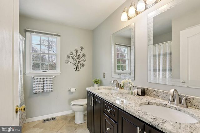 15 HILLTOP DR, Mount Laurel, NJ 08054