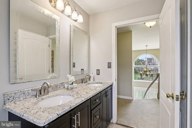 15 HILLTOP DR, Mount Laurel, NJ 08054