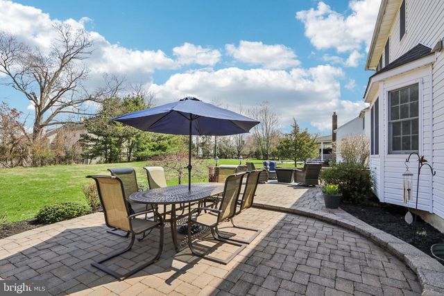 15 HILLTOP DR, Mount Laurel, NJ 08054