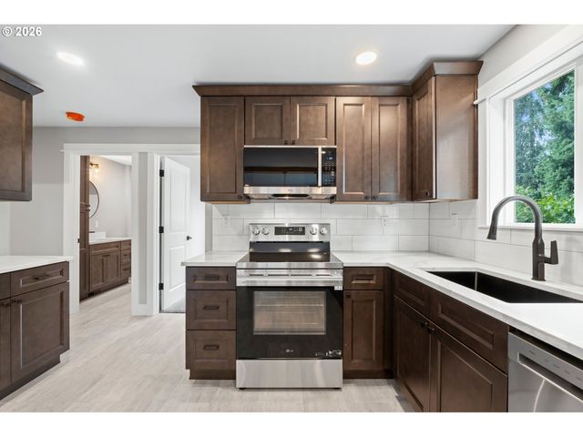 4114 Nw LAVINA St, Vancouver, WA 98660