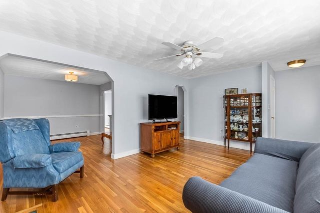 6 Snow Ln, Dedham, MA 02026