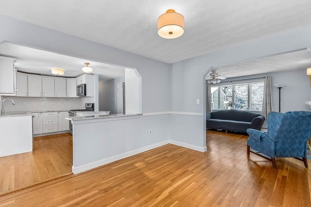 6 Snow Ln, Dedham, MA 02026