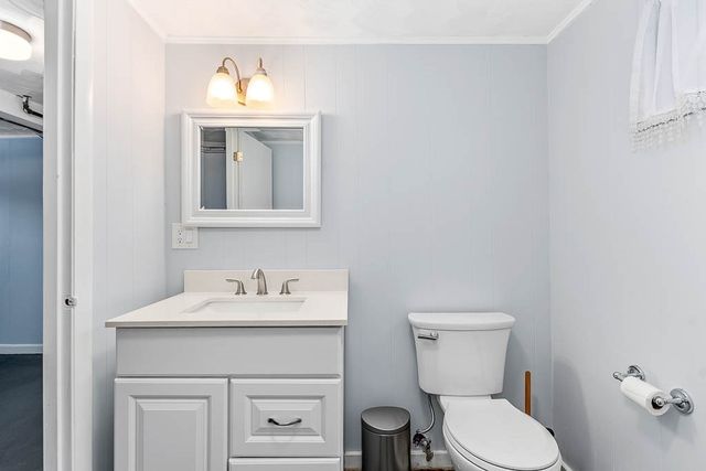 6 Snow Ln, Dedham, MA 02026