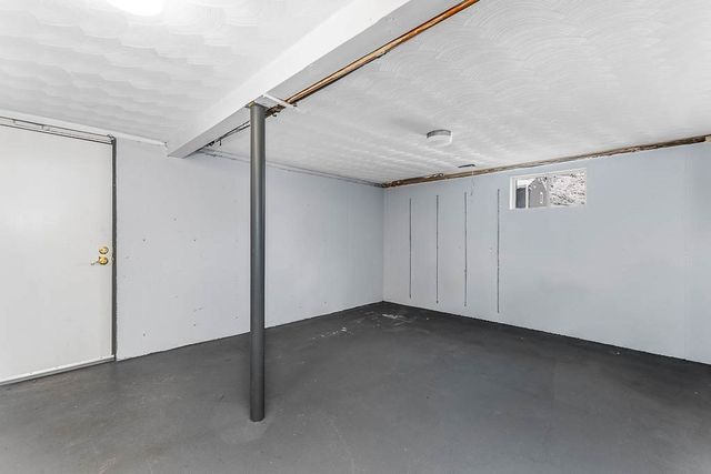 6 Snow Ln, Dedham, MA 02026