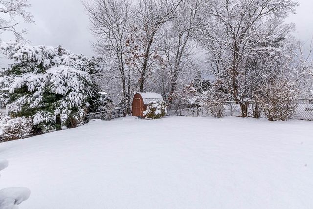 6 Snow Ln, Dedham, MA 02026