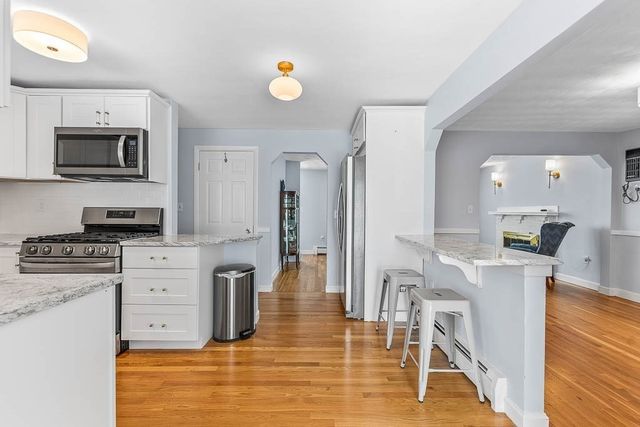 6 Snow Ln, Dedham, MA 02026