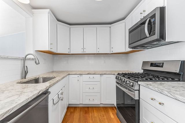 6 Snow Ln, Dedham, MA 02026