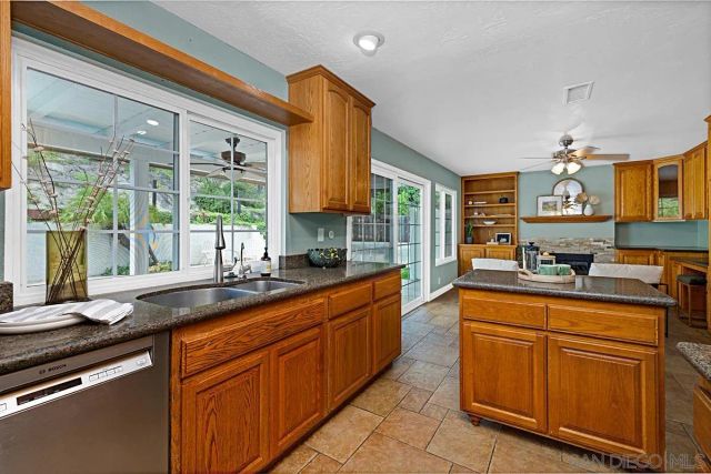 9824 Via Leslie, Santee, CA 92071