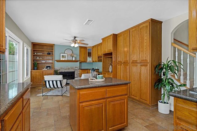 9824 Via Leslie, Santee, CA 92071