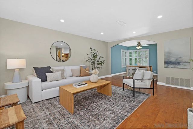 9824 Via Leslie, Santee, CA 92071