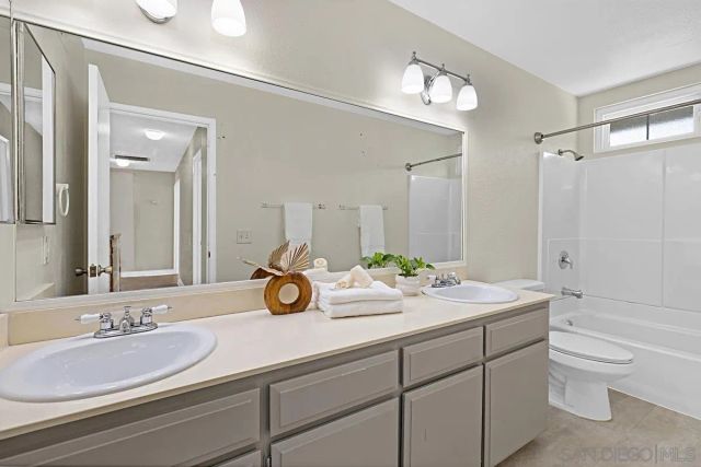 9824 Via Leslie, Santee, CA 92071