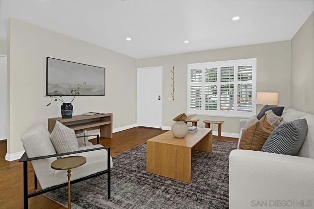 9824 Via Leslie, Santee, CA 92071