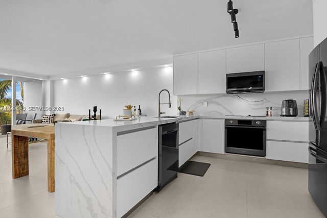 5700 Collins Ave 3J, Miami Beach, FL 33140