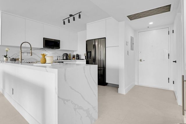 5700 Collins Ave 3J, Miami Beach, FL 33140