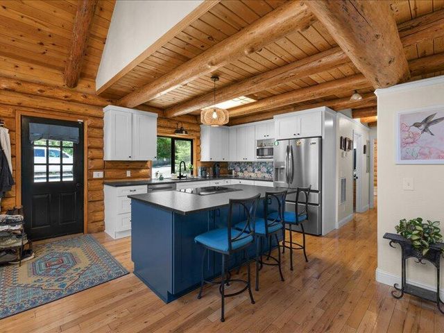 487 Wagon Trail Drive, Jacksonville, OR 97530