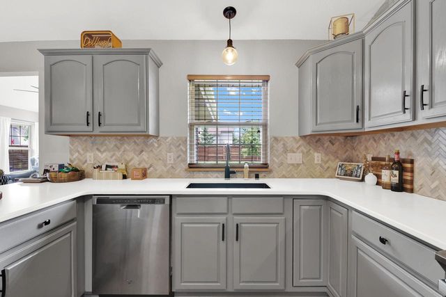 516 E Randy ROAD, Oak Creek, WI 53154