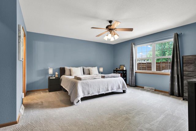 516 E Randy ROAD, Oak Creek, WI 53154