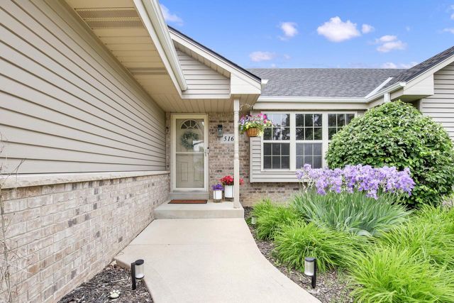 516 E Randy ROAD, Oak Creek, WI 53154