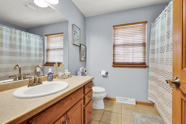 516 E Randy ROAD, Oak Creek, WI 53154