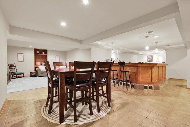 516 E Randy ROAD, Oak Creek, WI 53154
