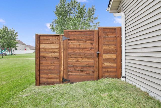 516 E Randy ROAD, Oak Creek, WI 53154