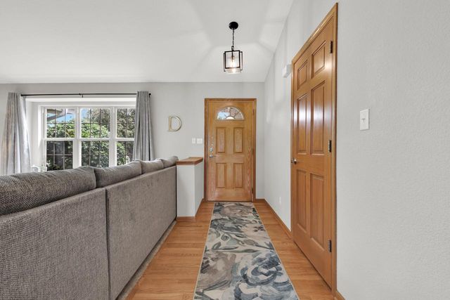 516 E Randy ROAD, Oak Creek, WI 53154
