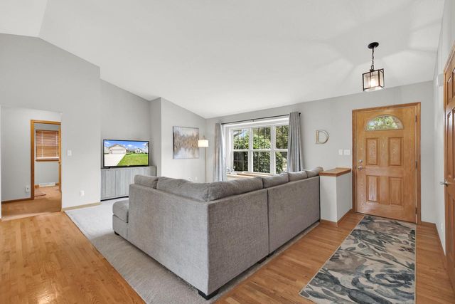 516 E Randy ROAD, Oak Creek, WI 53154