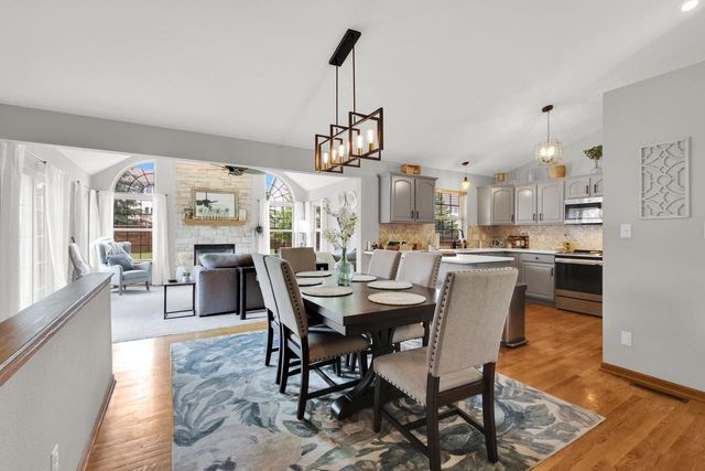 516 E Randy ROAD, Oak Creek, WI 53154