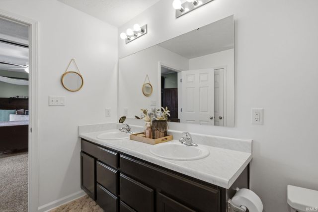 468 Tracewood Bend, Greenfield, IN 46140