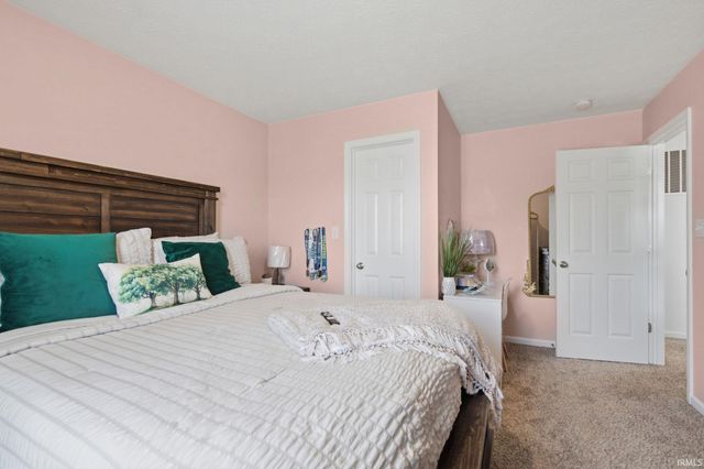 468 Tracewood Bend, Greenfield, IN 46140