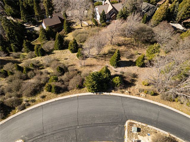 137 Mill Pond Road, Lake Arrowhead, CA 92352
