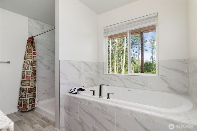 1012 Star Flower Road, Oak Harbor, WA 98277
