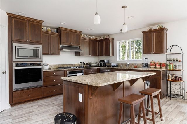 1012 Star Flower Road, Oak Harbor, WA 98277