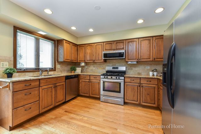 674 Honeysuckle Drive, Naperville, IL 60540