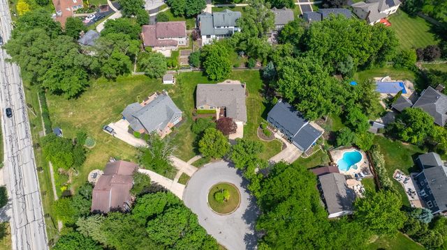 674 Honeysuckle Drive, Naperville, IL 60540