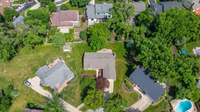 674 Honeysuckle Drive, Naperville, IL 60540
