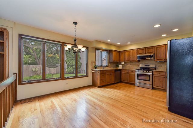674 Honeysuckle Drive, Naperville, IL 60540