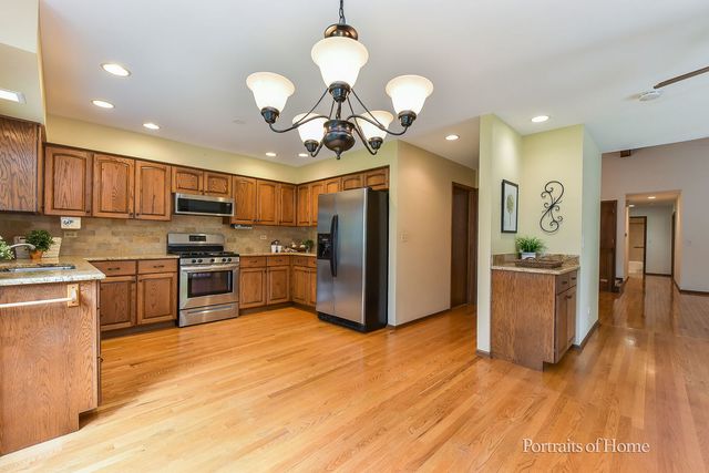 674 Honeysuckle Drive, Naperville, IL 60540