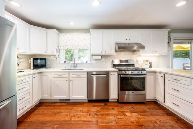 80 Holder Ln, Barnstable, MA 02668