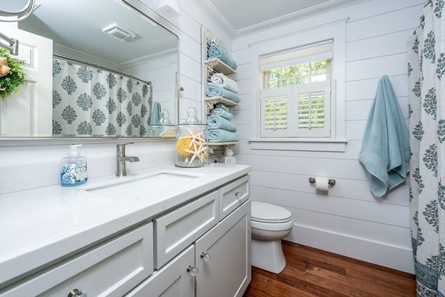 80 Holder Ln, Barnstable, MA 02668