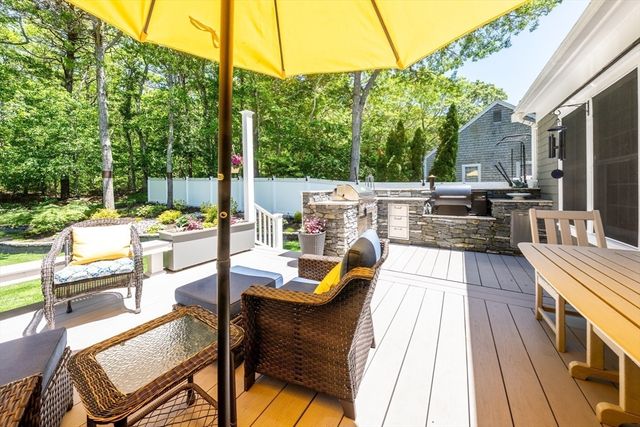 80 Holder Ln, Barnstable, MA 02668