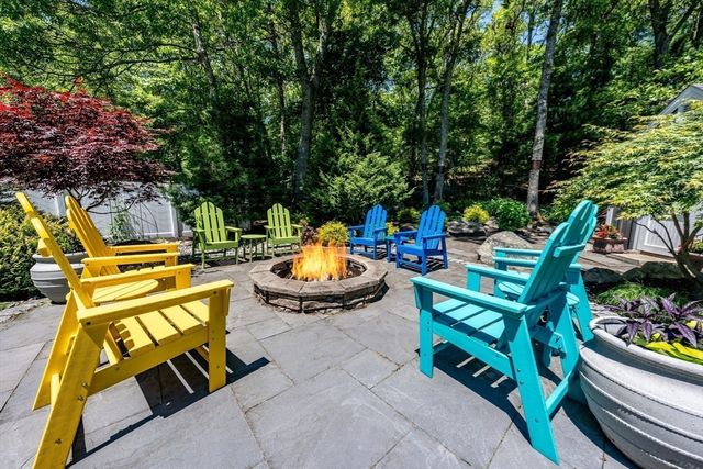 80 Holder Ln, Barnstable, MA 02668