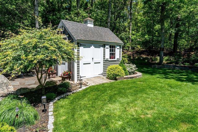 80 Holder Ln, Barnstable, MA 02668