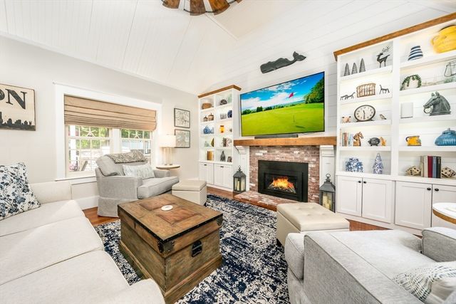 80 Holder Ln, Barnstable, MA 02668