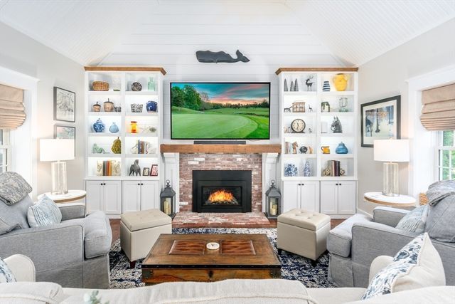 80 Holder Ln, Barnstable, MA 02668