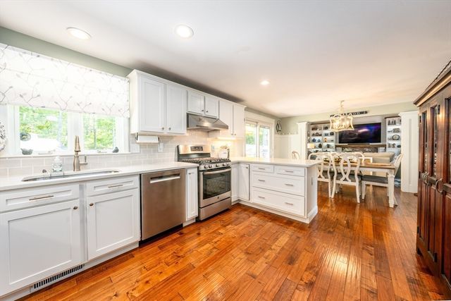 80 Holder Ln, Barnstable, MA 02668