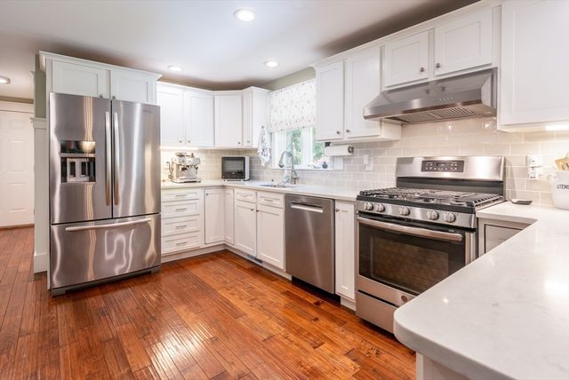 80 Holder Ln, Barnstable, MA 02668