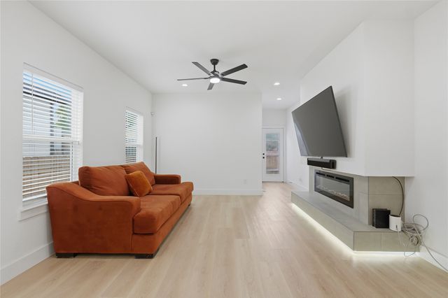 404 N Moore Street, Dallas, TX 75203